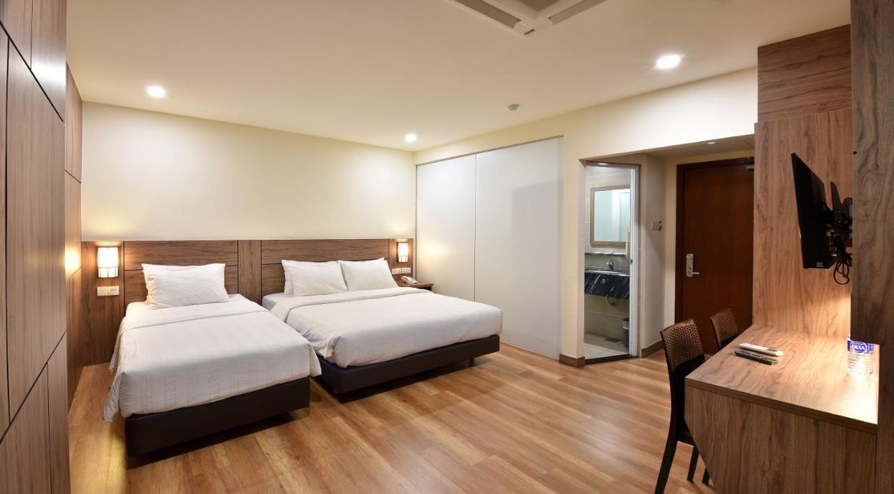 Yangtze Hotel 长江酒店 Джохор-Бару Экстерьер фото