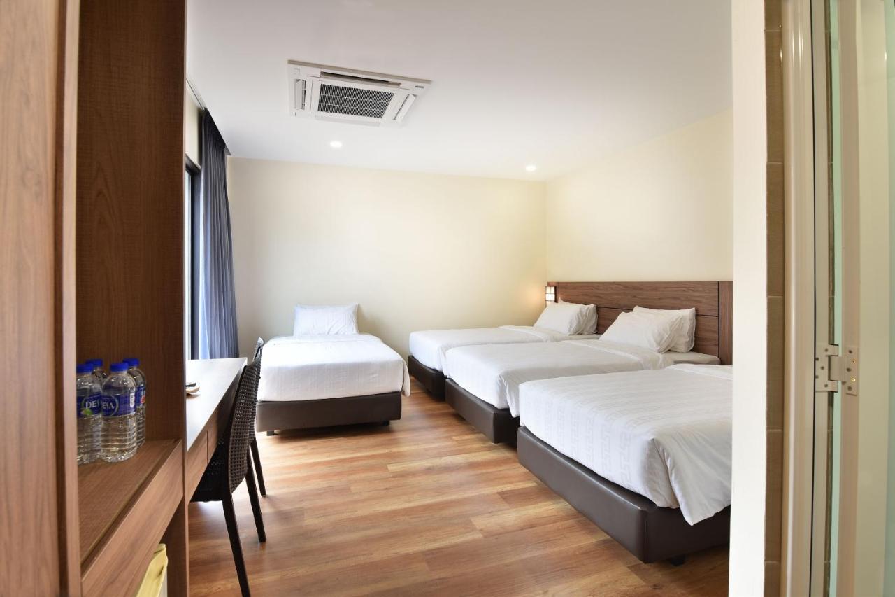 Yangtze Hotel 长江酒店 Джохор-Бару Экстерьер фото